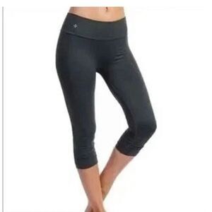Nux women’s gray wide, waistband compression, capri leggings, size small ￼